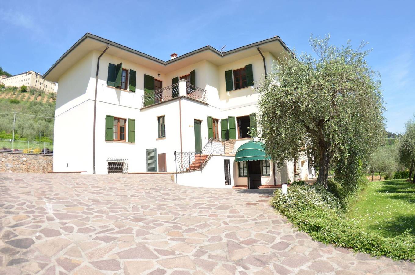 Villa voor 16 personen met terras in Lucca, Provincie Lucca