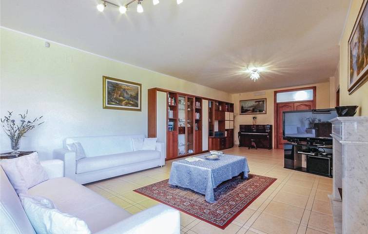 Apartamento vacacional entero, Apartamento con terraza junto a la piscina a 1 km de la playa in Santa Maria di Castellabate, Castellabate