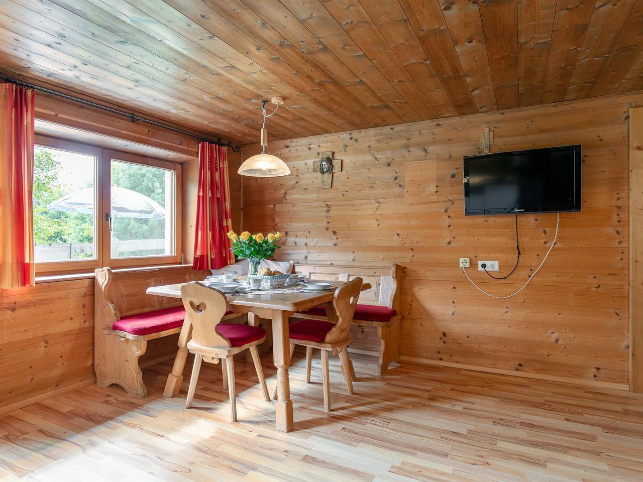 Ganze Wohnung, Großes Appartement am Bauernhof mit Garten in Alpbach, Kaisergebirge