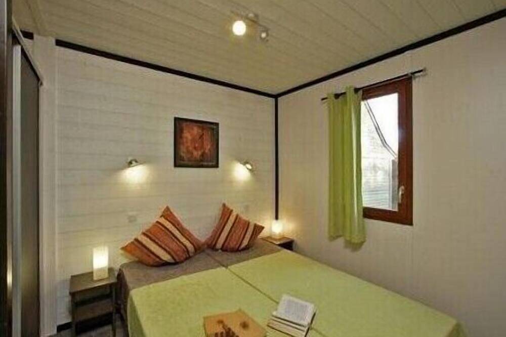 Gîtes 3* confortables en bois autour d'une piscine - Proches de Sarlat in Carsac-Aillac, Périgord Noir