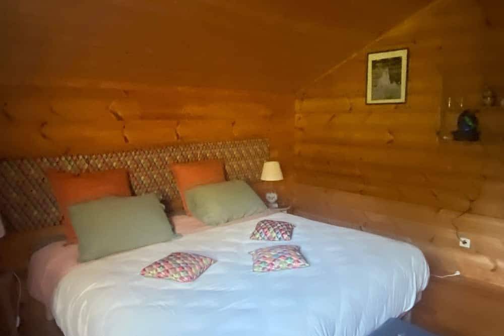 Chambre d'hôtes proche de Vichy – Chambre Luna avec piscine partagée, Wi-Fi et climatisation in Saint-Rémy-en-Rollat, Région de Vichy