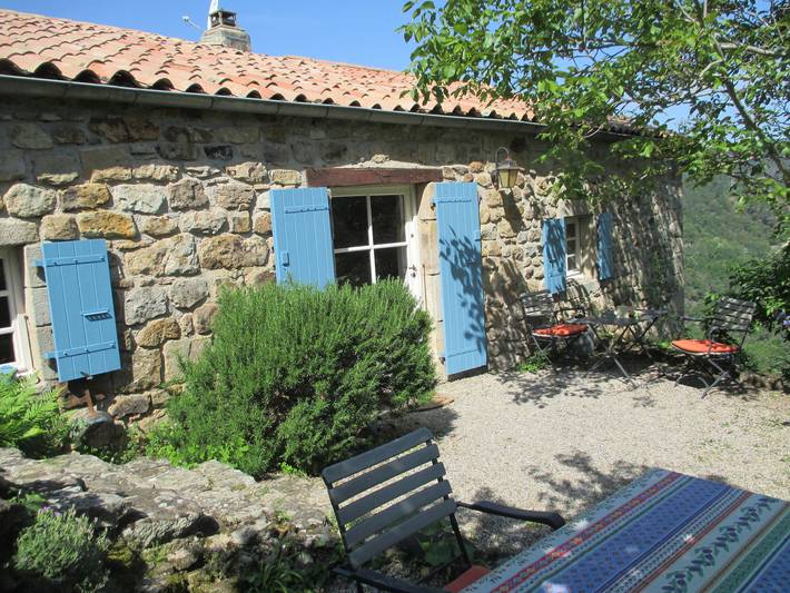 Gîte pour 2 personnes, avec piscine à Saint-Vincent-de-Durfort