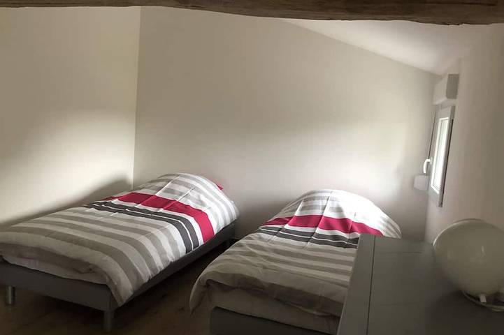 Location de vacances pour 12 personnes, avec piscine ainsi que jardin et terrasse à Sainte-Gemme - 3