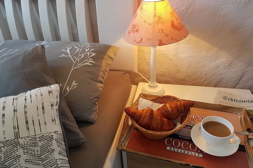 Ganze Wohnung, ***Terrassenwohnung am Ostseestrand, Panorama-Meerblick, Pool, Wlan, Godewind A2 in Kronsgaard, Schleswig-Flensburg