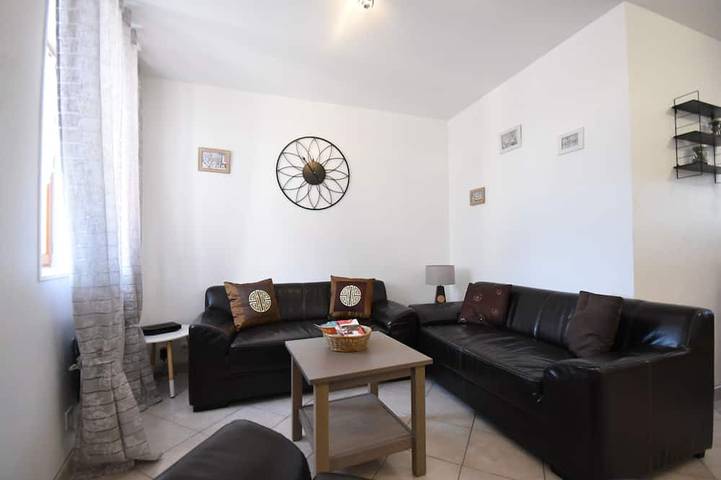 Gîte pour 6 personnes, avec jardin à Bouleurs