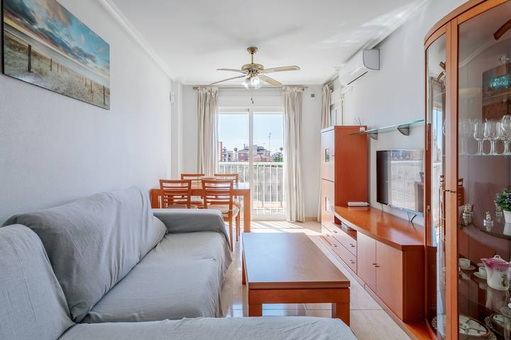 Entire apartment, Apartment 'Carmela En Santa Pola' with Balcony, Wi-Fi and Air Conditioning in Santa Pola, Costa Blanca