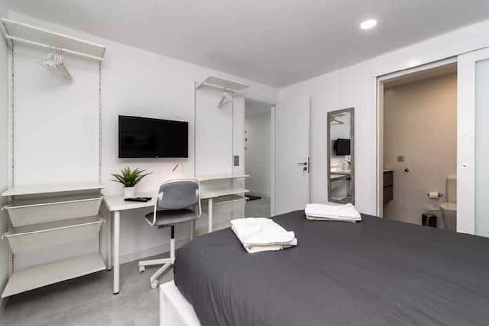 Apartamento con Piscina Comunitaria y Terraza Independiente in Chayofa, Arona