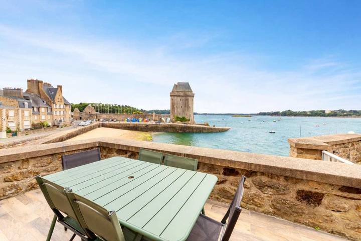 Gîte pour 6 personnes, avec terrasse dans Tour Solidor - 3