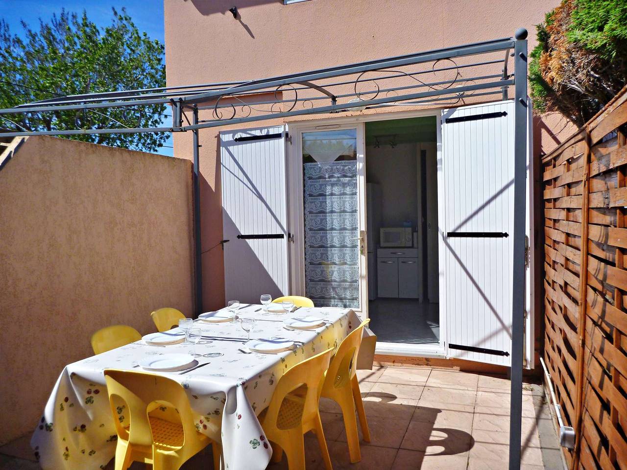 Appartement entier, Maisonnette 4 pers avec terrasse, piscine, proche plage, animaux acceptés in Marseillan-Plage, Marseillan