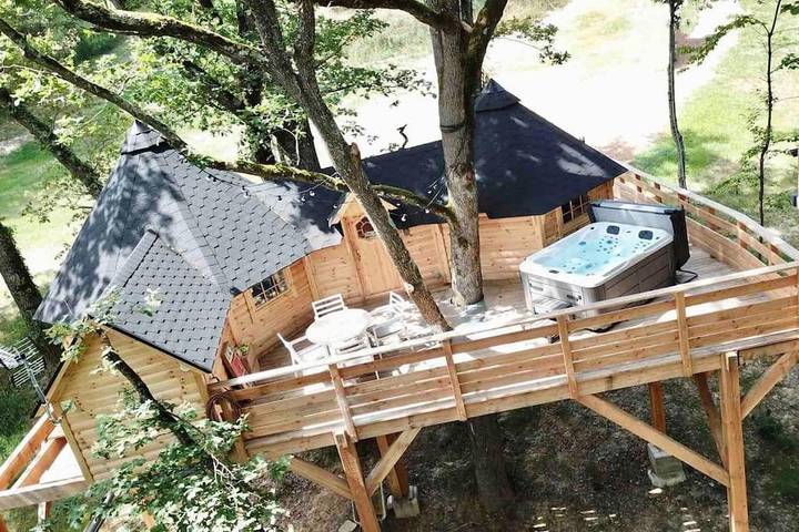Maison de campagne pour 4 personnes, avec terrasse et jacuzzi à Bongheat