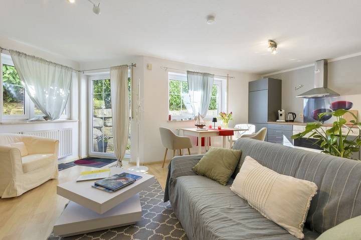 Hel lejlighed, Apartment "Kornblume" with Private Terrace and Wi-Fi in Strandbad Ludwigshafen, Bodman-Ludwigshafen