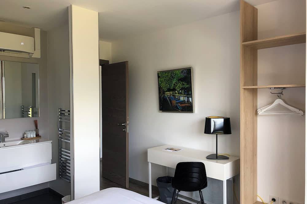 Contemporary design villa with view of Lake Annecy in Sévrier, Parc naturel régional du Massif des Bauges