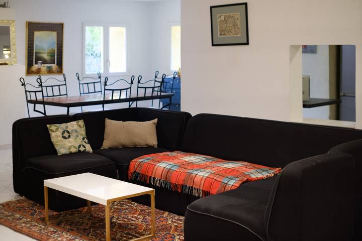 Appartement entier, Appartement 'Falicon' avec vue sur la montagne, Wi-Fi et climatisation, piscine partagée in Falicon, Côte méditerranéenne (France)