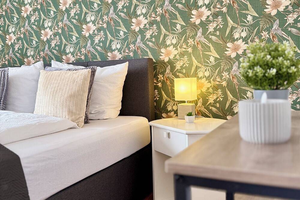 Ganze Wohnung, Grüne Oase in Weikersheim, Zentrum nahe in sehr ruhiger Lage. in Weikersheim, Taubertal