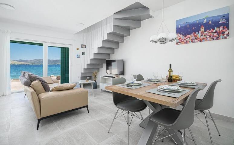 Villa pour 4 personnes, avec balcon et jardin à Brodarica - 3