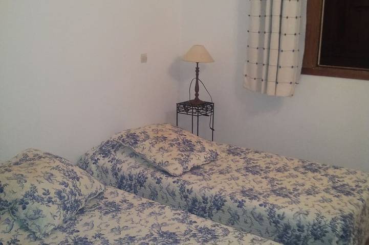 Gîte pour 12 personnes, avec terrasse ainsi que piscine et jardin à Osani - 3