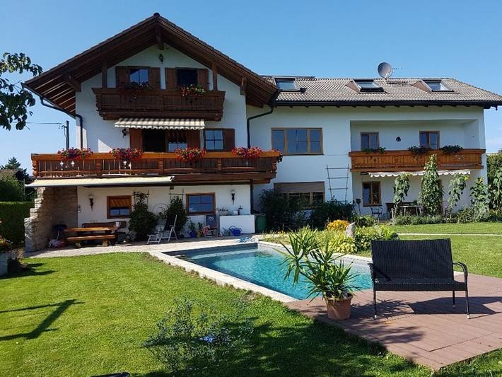 Ferienhaus für 4 Personen, mit Terrasse und Garten in Bruckmühl