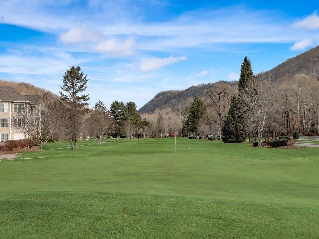 Ganze Wohnung, Mountain View and 8th green! 70\" Tv, gas fireplace, Fast Wifi,Amenities included in Blue Ridge Parkway, Maggie Valley