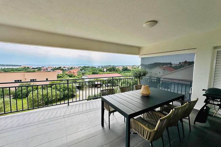 Ferienwohnung für 6 Personen, mit Garten und Balkon in Banjol