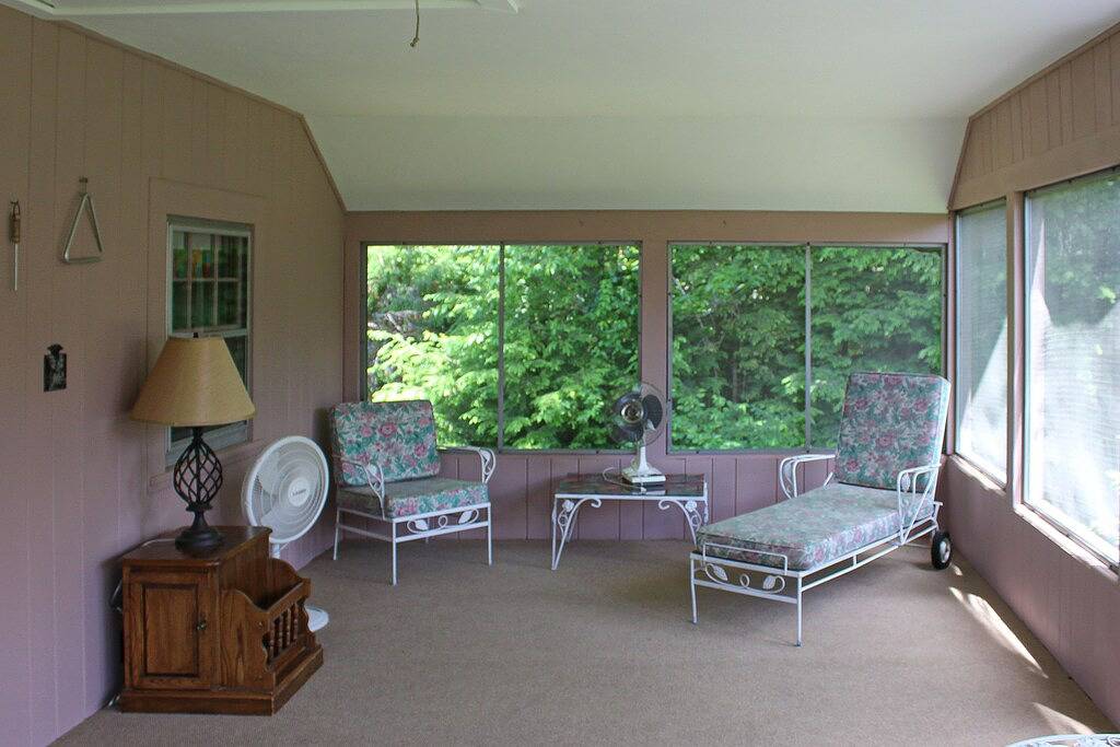 Dog-friendly waterfront cottage with private dock, community beach, grill, W/D in Moultonborough, Lake Winnipesaukee