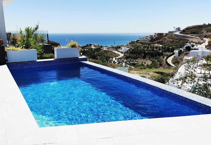 Luxury Villa Celeste Spa Retreat mit Meerblick, Bergblick, Pool, Wi-Fi, Klimaanlage und Terrasse in Torrox Costa, Torrox