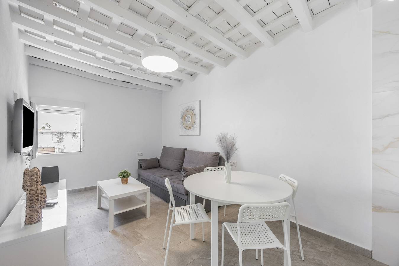 Entire apartment, 'La Joyita Del Centro' Apartment with Shared Garden and Wi-Fi in Vejer de la Frontera, Costa de la Luz