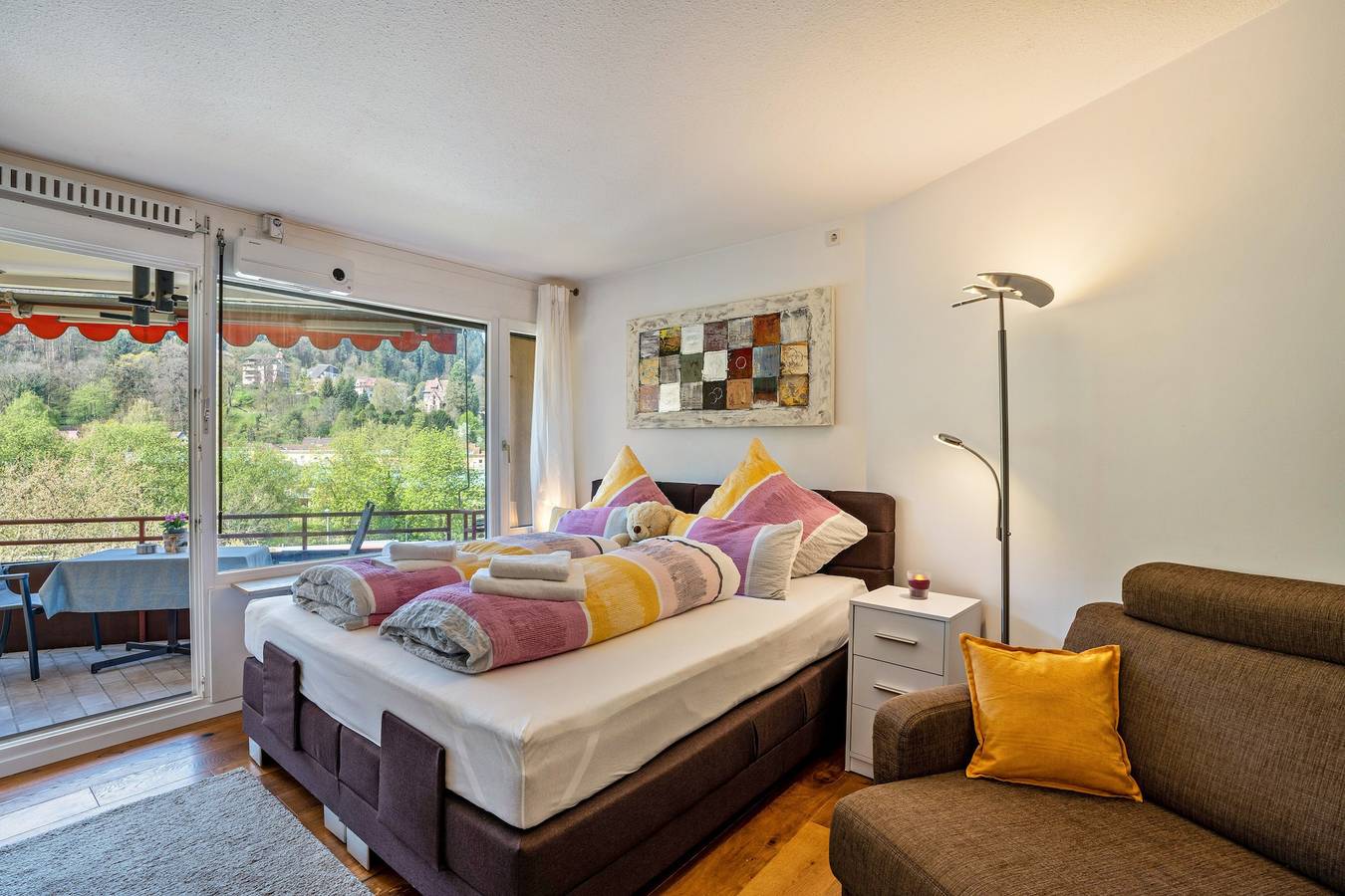 Gehele studio, Studio Appartement 'Zentrale Ferienwohnung Mit Balkon' met Uitzicht op de Bergen, Balkon en Wi-Fi in Bad Liebenzell, Noordelijk Zwarte Woud