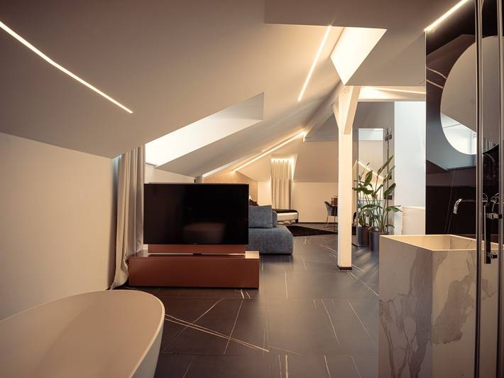 Ganzes Studio, Ferienwohnung 'ACasaStay App 304' mit Bergblick, WLAN und Klimaanlage in Zentrum-Bozner Boden-Rentsch, Bozen