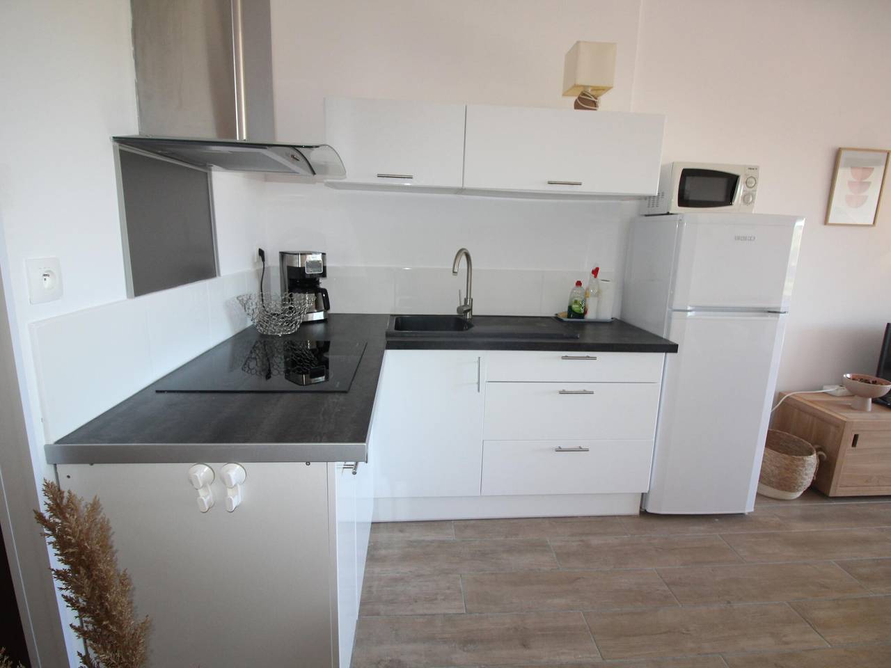 Apartamento entero, Aran 14 - Apartamento acogedor y con muy buenas vistas del mar. in Llansá, Alt Empordà