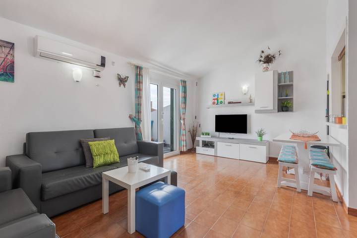 Entire apartment, Apartment with a spectacular sunset. Modern with satellite Tv and beach 5 min away in Cala Blanca, Ciutadella
