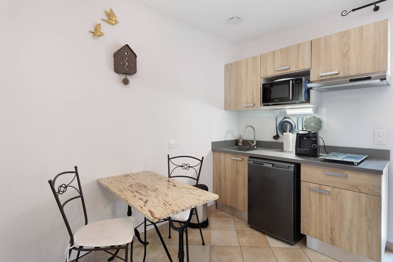 Appartement entier, Gîte «Arboréa» avec piscine partagée, terrasse privée et Wi-Fi in Proissans, Périgord Noir
