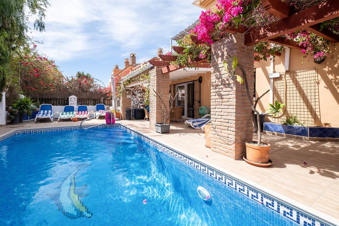 Holiday Villa 'Aljamar Burriana Beach Nerja' with Sea Views, Pool, Terraces & Wi-Fi in Playa de Burriana, Nerja