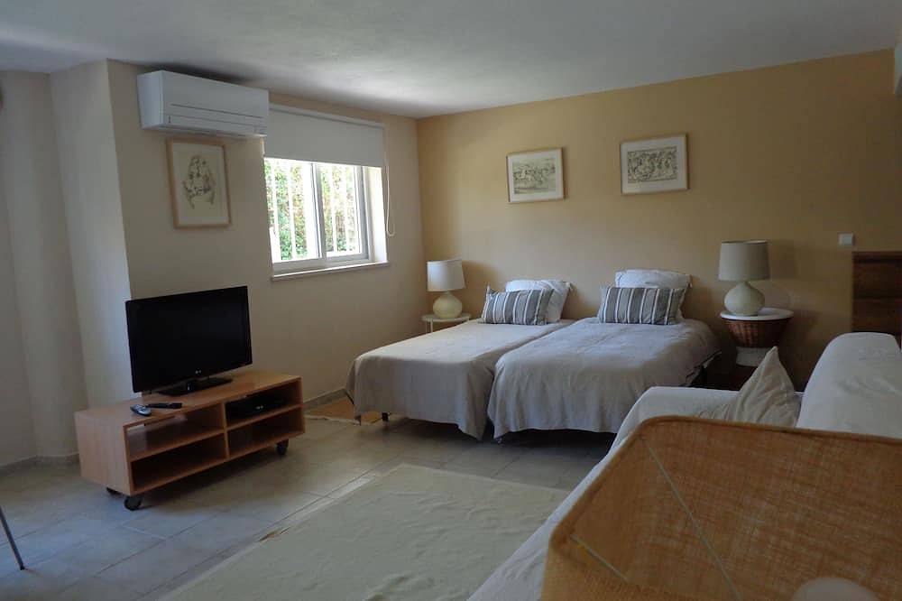 Großes Studio in Villa in sehr ruhiger und grüner Umgebung in Cascais e Estoril, Costa de Lisboa