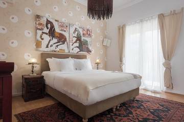 Villa for 8 Guests in Athens, South coast of the Attica region, Picture 1