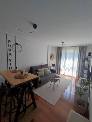 Gîte pour 4 personnes, avec bassin pour enfant et balcon ainsi que vue et piscine à Ramales de la Victoria