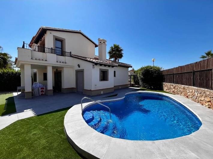 Casa de vacaciones para 6 personas, con jardín además de terraza y piscina en Fuente Álamo de Murcia