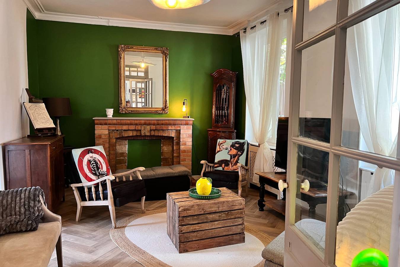 Elivi : Elegant Art Deco house with Garden – Walk to the Heart of Town in L'Isle-sur-la-Sorgue, Vaucluse