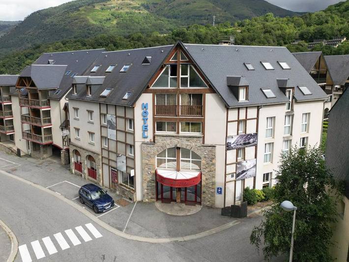 Appart’hôtel pour 8 personnes, avec vue ainsi que piscine et terrasse