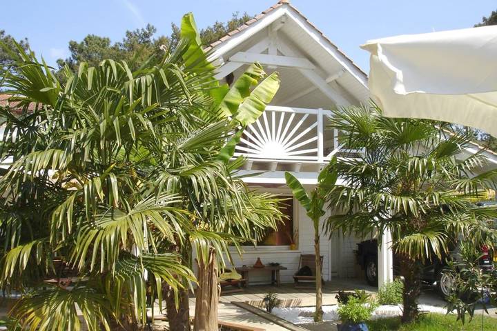 Vakantiehuis voor 8 personen, with Balkon and Terras as well as Whirlpool and Tuin in Labenne