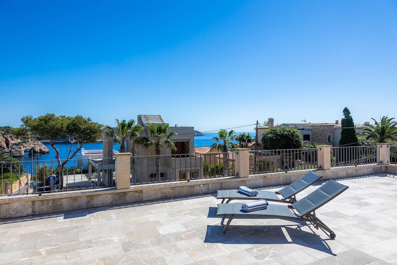 Villa 'Blue Lagoon' with Sea View, Wi-Fi and Air Conditioning in Cala Llombards, Santanyí