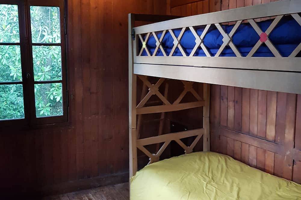 Chalet in the heart of a park in Aigrefeuille-sur-Maine, Nantes region