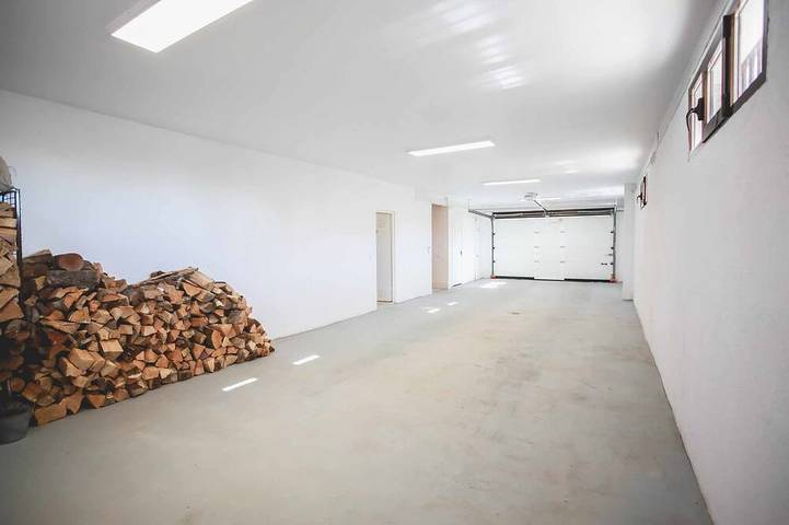 House with living-dining room with fireplace, fully equipped kitchen, bathroom for disabled people. in Zarzalejo, Madrid Province