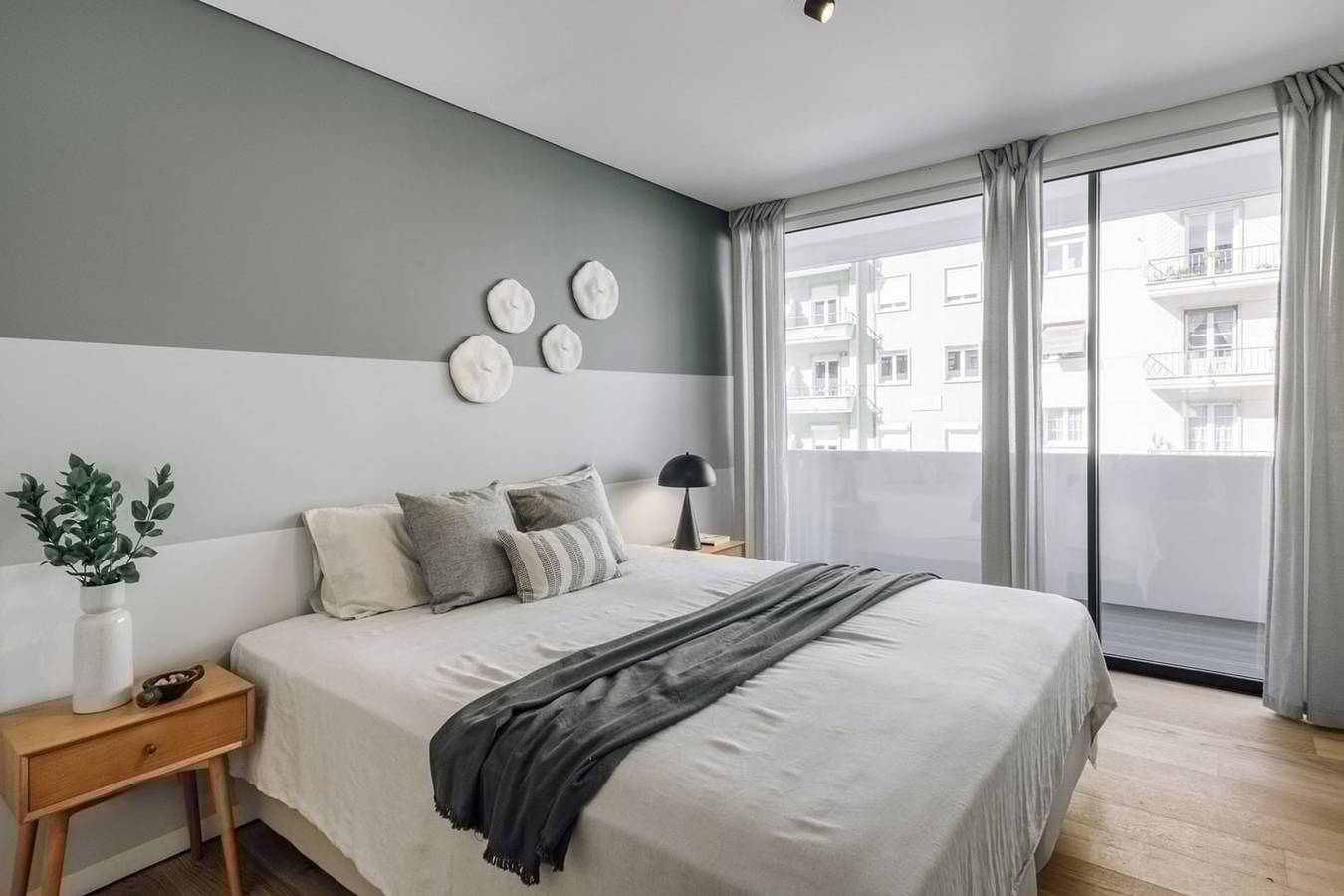 Entire apartment, Avencas - 2 bedrooms and shared pool in Campolide in Lisbon, Costa de Lisboa