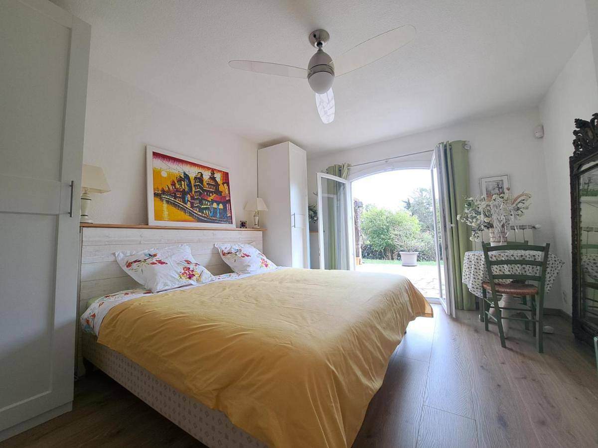 Double Room in Saint-Pons-de-Mauchiens, Côte méditerranéenne (France)