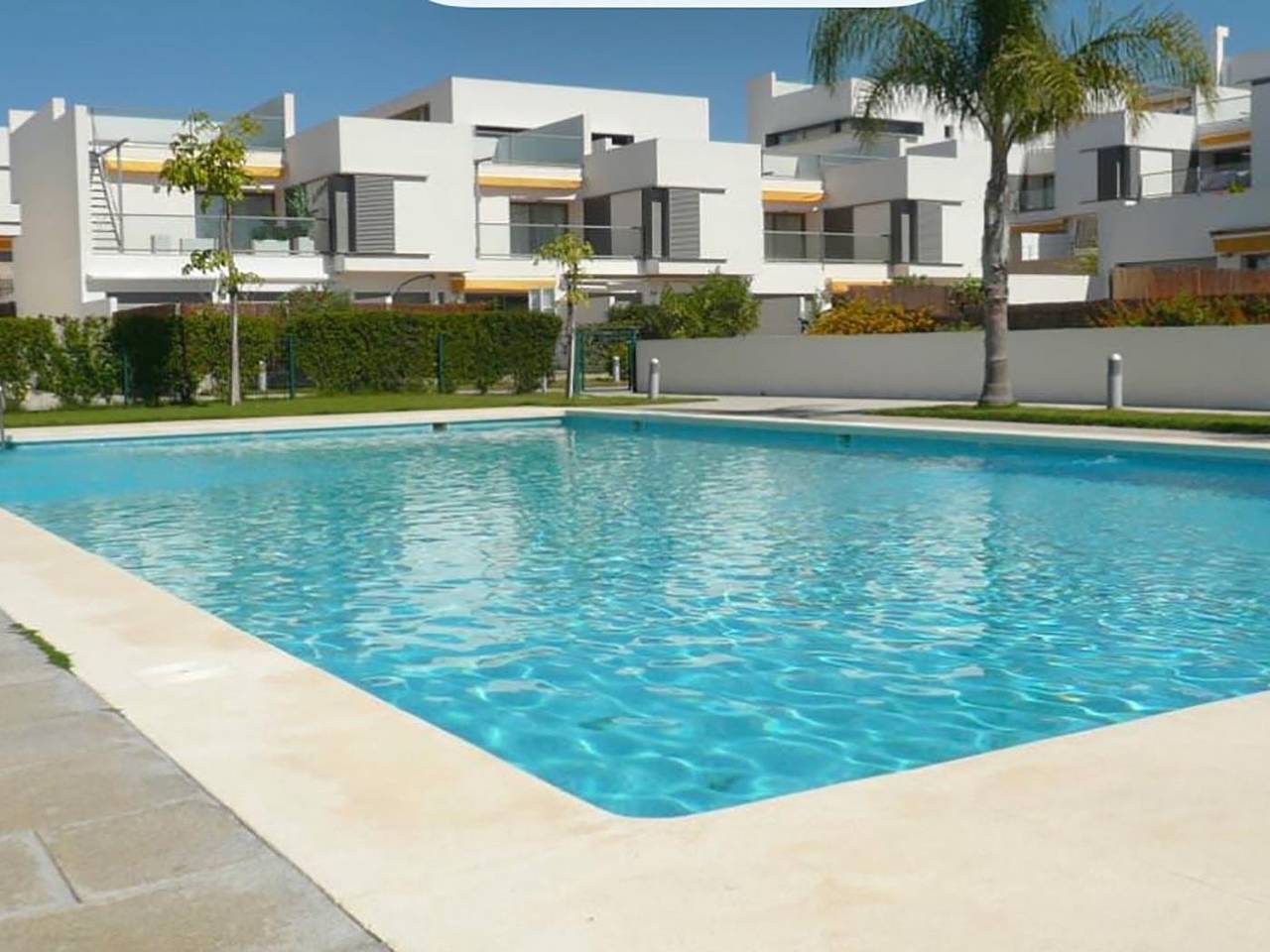 Apartamento vacacional entero, Apartamento luminoso con piscina comunitaria en Conil / Playa Fontanilla in La Fontanilla, Conil de la Frontera