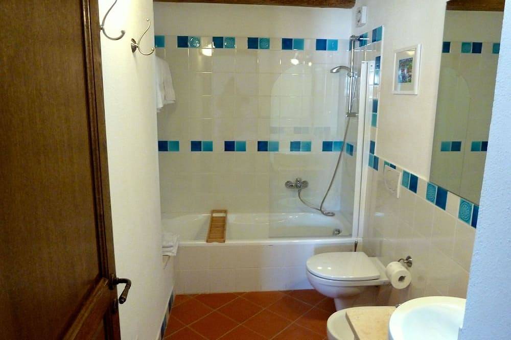 Charming house with beautiful garden, close to the beach. Free Wifi! in Riola Sardo, Stagno di Càbras