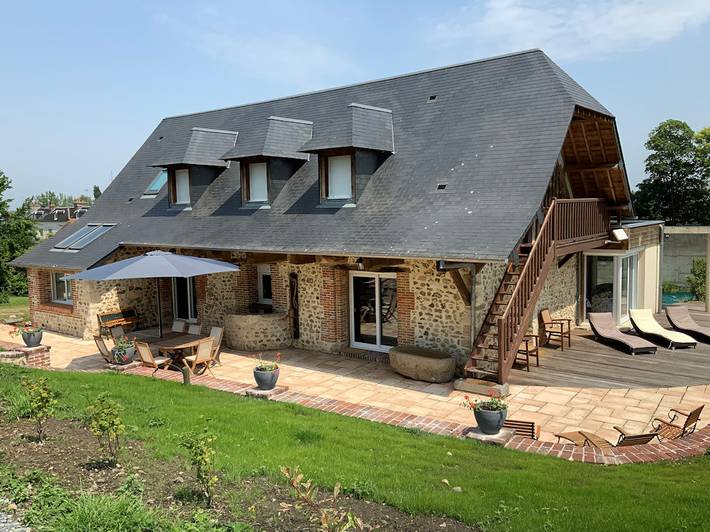 Gîte pour 10 personnes, avec terrasse et jardin - 1