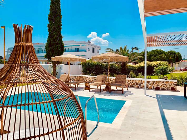 Bungalow für 6 Personen, mit Terrasse und Garten sowie Pool auf Rhodos