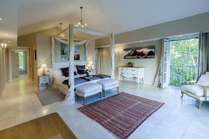 Domaine de luxe de luxe pour les familles et les animaux domestiques, avec piscine intérieure chauffée. in Gaucín, Serranía de Ronda
