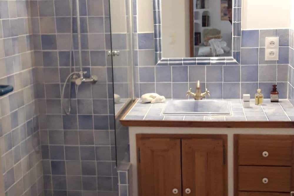 Entire apartment, Gîte \"Le Barroux\" (View of Mont Ventoux) - Ventoux Gîtes in Caromb, Parc naturel régional du Mont-Ventoux